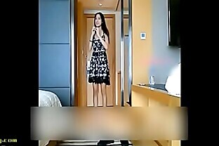 有钱人高价约炮学院在读青春靓丽美妹服务到位被各种爆操开始娇滴滴呻吟后来嗷嗷大叫这钱花的值啊