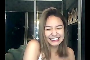 Sachzna laparan nipple slip viral video